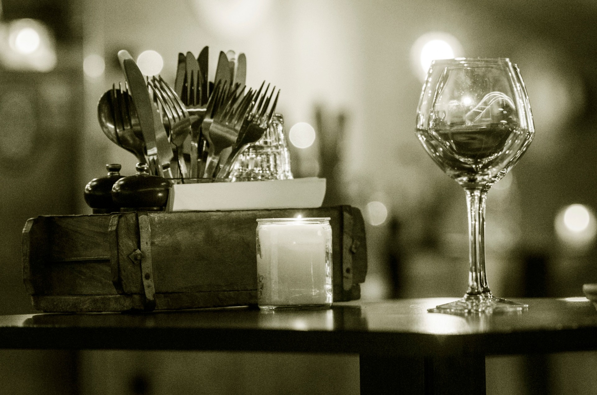 Two wineglasses and cutlery in a modern nordic restaurant in old colours